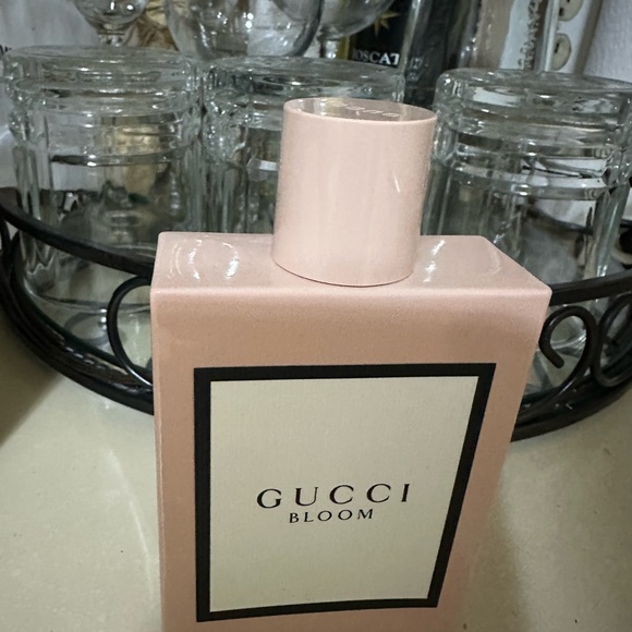 Gucci Pink Makeup Collection - Picture 4 of 4